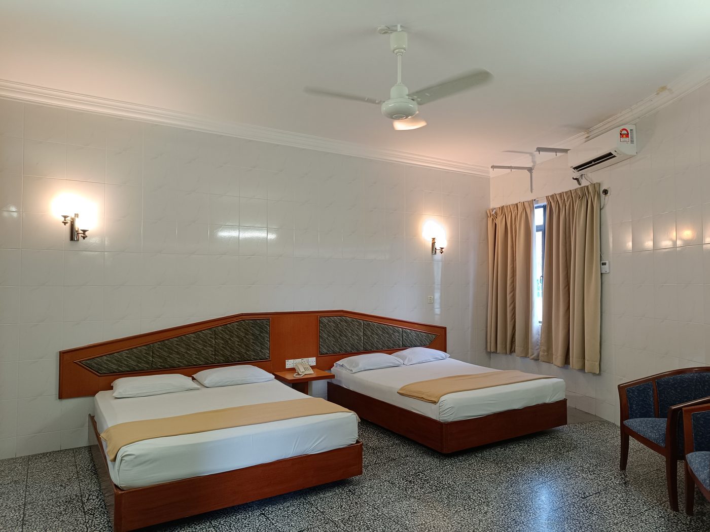 Deluxe Family Room at Hong Ping Hotel